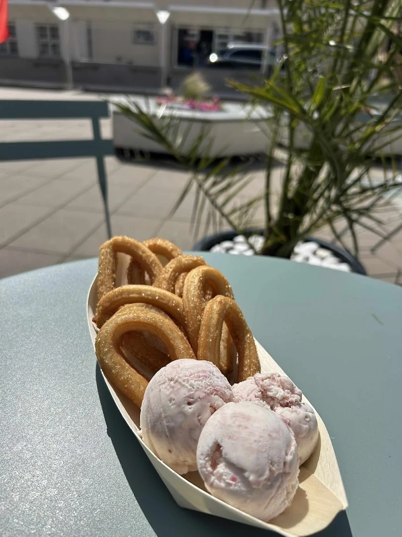 Velly - Classic Dutch Fries & Burger · Photos 4